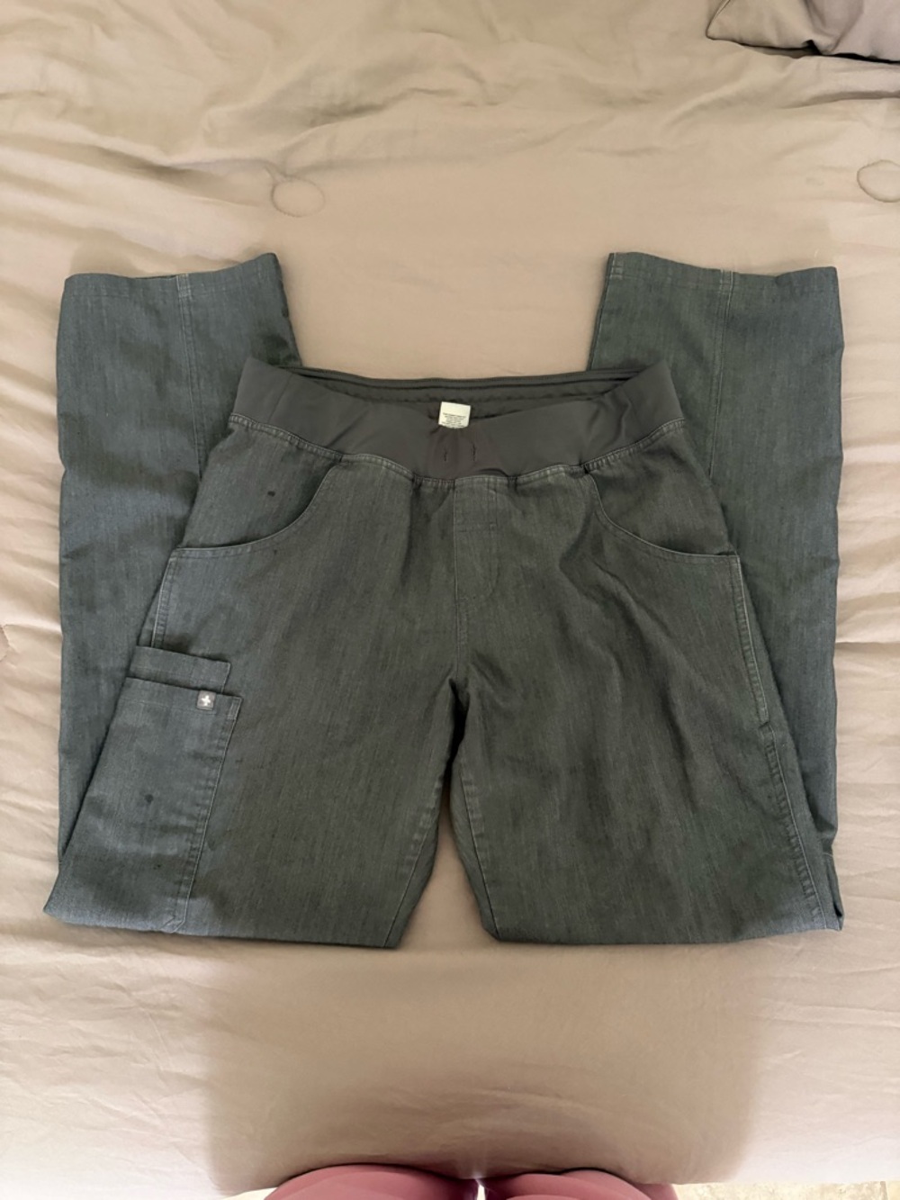 Figs gray graphite straight bottom 2 pocket